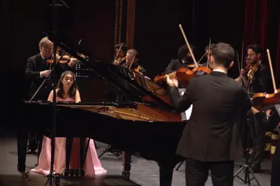 12 yaşındaki piyanist iki konserle sahnede