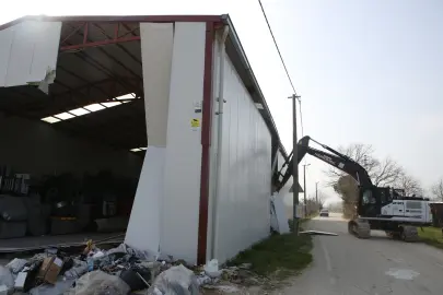 Bursa Nilüfer'de tarım alanındaki kaçak yapı yıkıldı