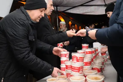 İzmit'te Çanakkale Şehitleri anısına helva ikramı