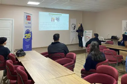 Kocaeli İzmit'te gençlere uluslararası fırsat rehberi