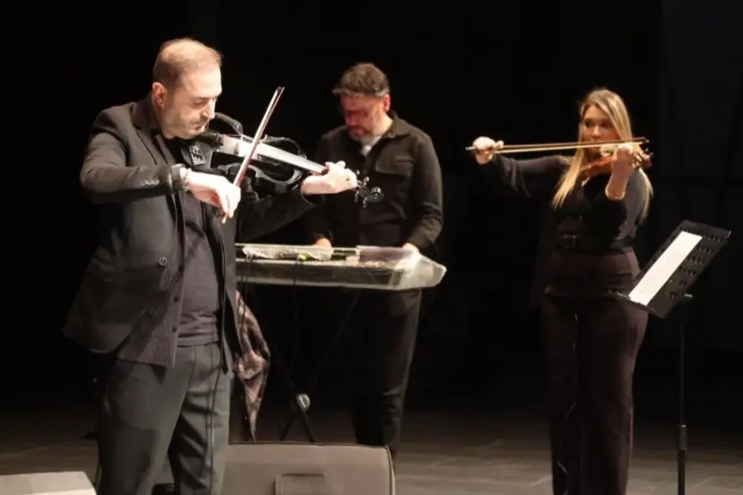 Çayırova’da keman dinletisi kulakların pasını sildi