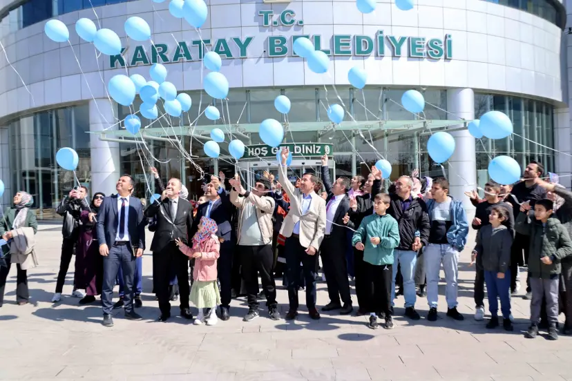 Konya Karatay’da mavi balonlar gökyüzüne bırakıldı