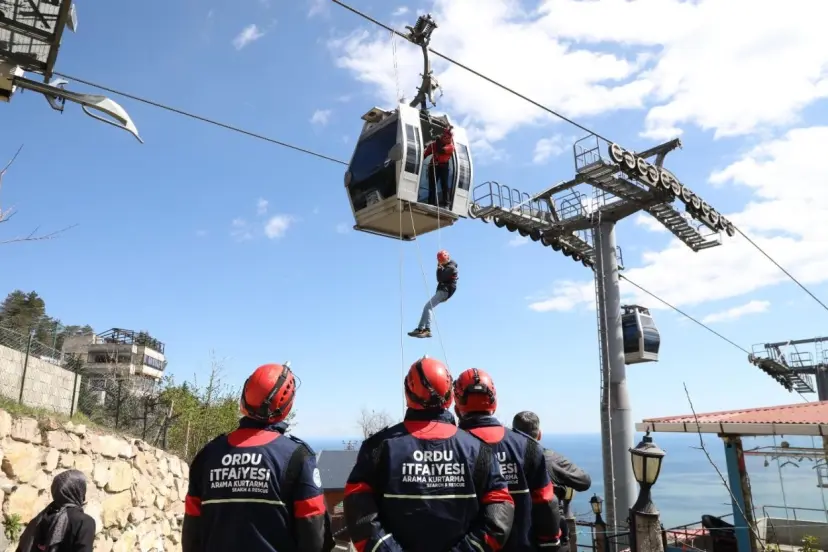 Ordu’da teleferik hattında nefes kesen kurtarma tatbikatı
