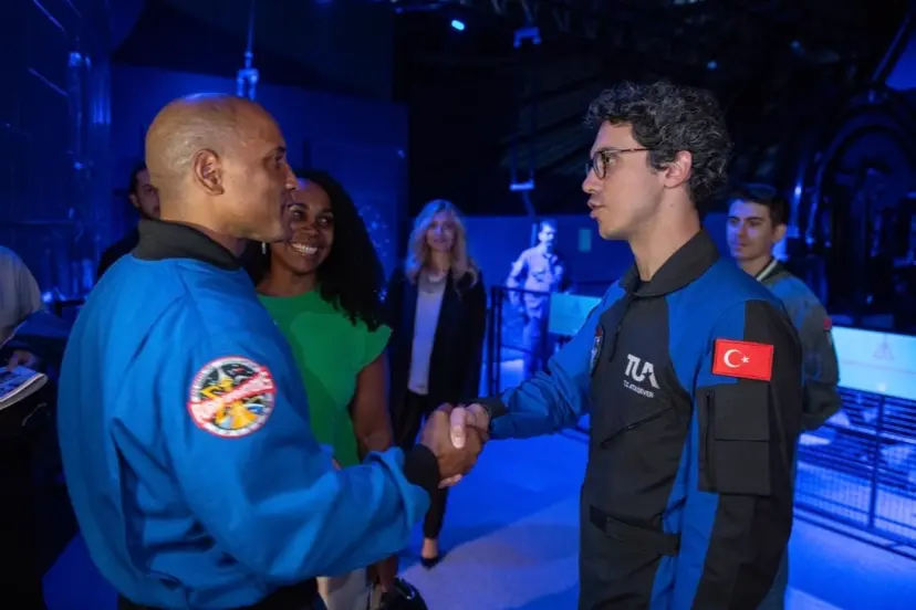 Türk astronot Atasever'den nostaljik ve hedef mesajlı paylaşım